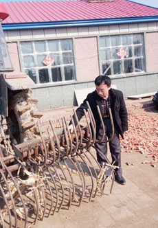 伊通縣營(yíng)城子鎮(zhèn)農(nóng)機(jī)站春季檢修忙(圖文)