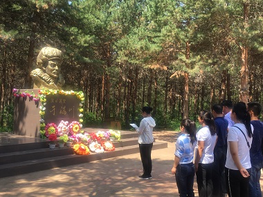 雙遼市農(nóng)機(jī)局黨支部開展緬懷先烈 重溫入黨誓詞活動(圖文)