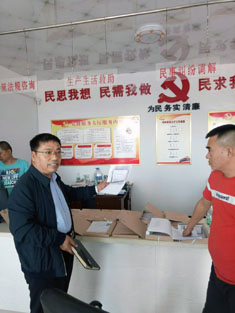 伊通縣伊丹鎮(zhèn)鎮(zhèn)長下鄉(xiāng)督導扶貧工作(圖文)