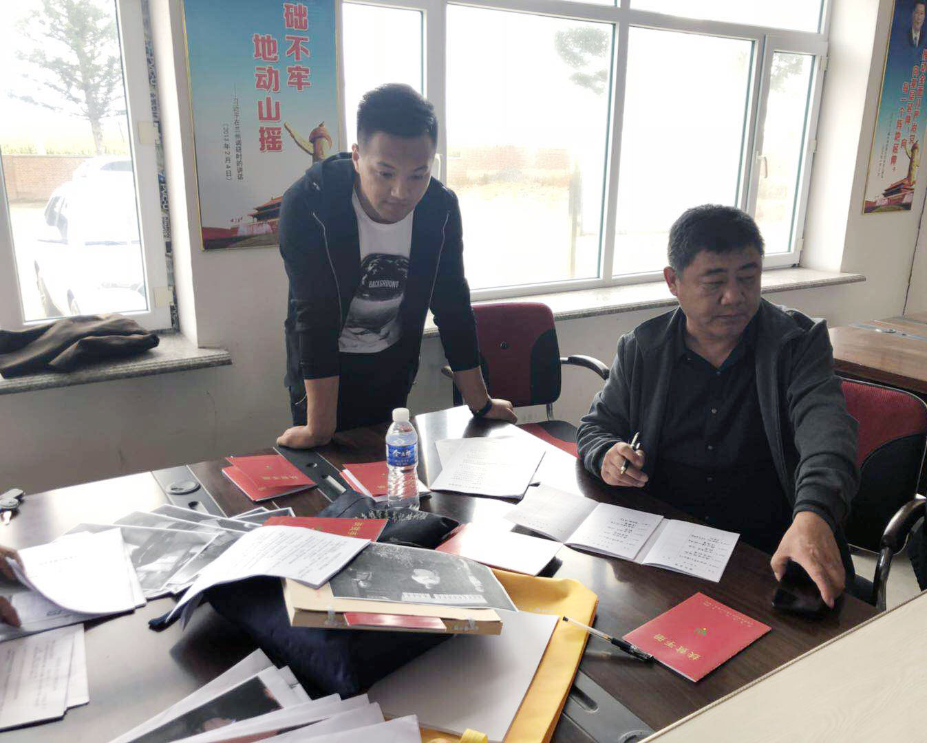 伊通縣農(nóng)機推廣站中秋節(jié)下鄉(xiāng)扶貧慰問(圖文)