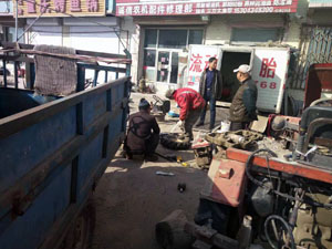 伊通縣景臺鎮(zhèn)農(nóng)機(jī)站檢查農(nóng)機(jī)安全生產(chǎn)及備耕生產(chǎn)情況(圖文)