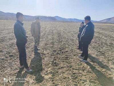 琿春市農(nóng)機(jī)總站對(duì)2020年農(nóng)機(jī)深松整地項(xiàng)目進(jìn)行實(shí)地檢查