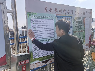 琿春市農(nóng)業(yè)機(jī)械化技術(shù)推廣站下鄉(xiāng)宣傳保護(hù)性耕作技術(shù)